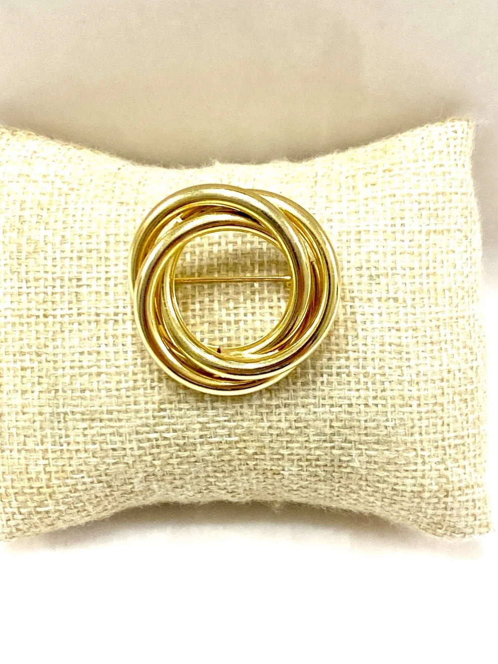 Classic Gold Interlocking Circle Brooch